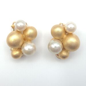 Vintage Gold Tone & Faux Pearl Cluster Earrings | 80s Clip-On Statement | Design